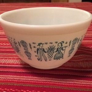 Vintage turquoise Butterprint Pyrex Bowl, 1.5 pint